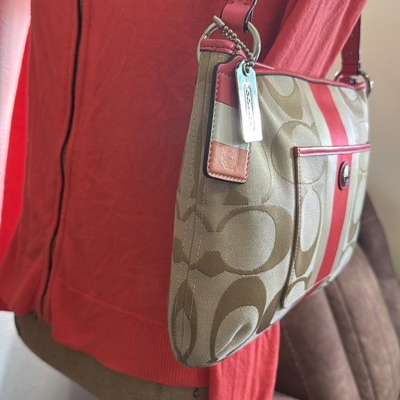 NWOT COACH medium sized handbag. Zip closure, multicolor tag & beautiful color. - Picture 5 of 16